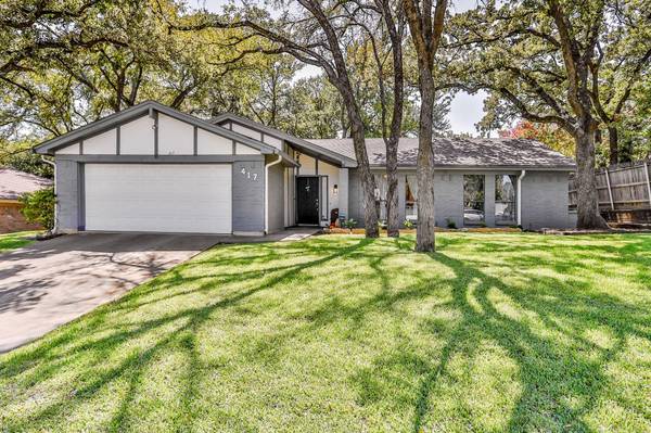 417 Fairhaven Drive, Hurst, TX 76054