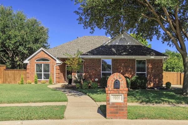 9101 Trail Wood Drive, North Richland Hills, TX 76182