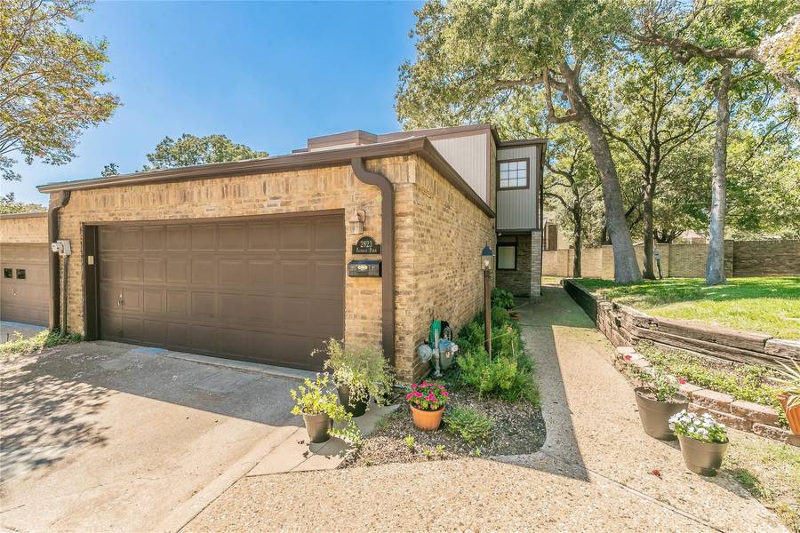 2823 Fairway Park Street, Grand Prairie, TX 75050