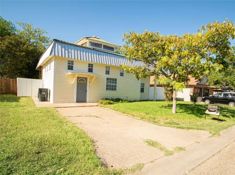 910 Turner Street, Cleburne, TX 76033