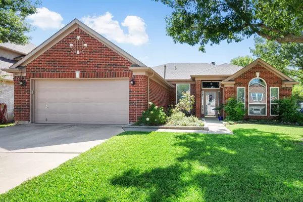 616 Engleside Drive, Arlington, TX 76018