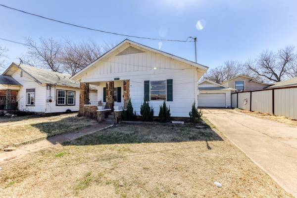 907 W Walker Street, Breckenridge, TX 76424