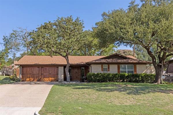 8008 Chapin Road, Benbrook, TX 76116