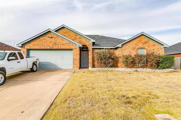 1205 Beacon Hill Drive, Midlothian, TX 76065