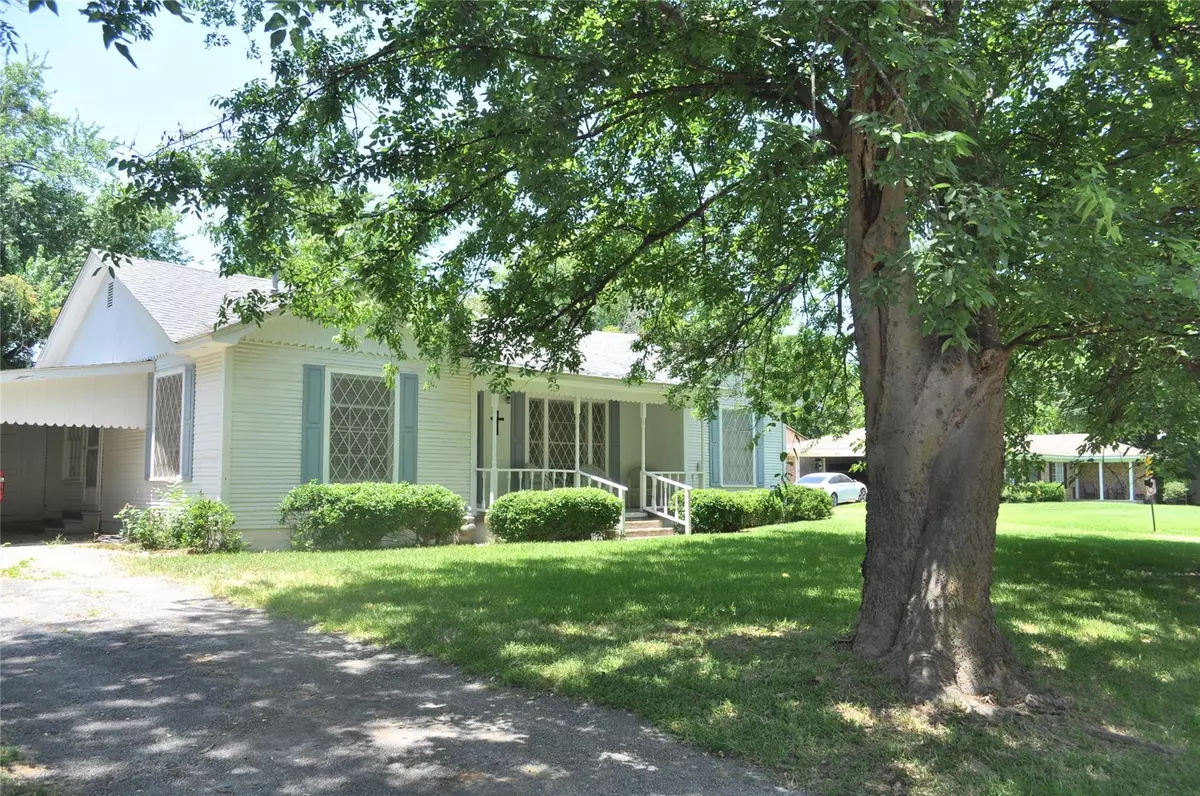 Como, TX 75431,208 Smith Street