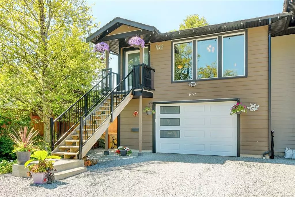 Langford, BC V9B 6H3,674 Goldie Ave