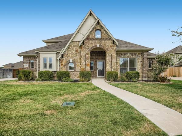 738 Lost Pine Drive, Midlothian, TX 76065