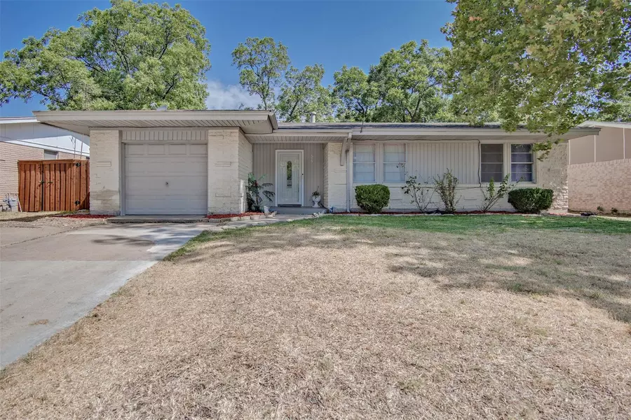 2517 E Mitchell Street, Arlington, TX 76010