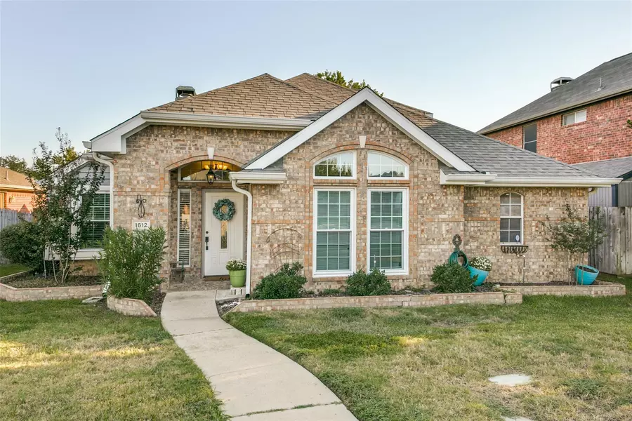 1612 Castle Rock Drive, Lewisville, TX 75077