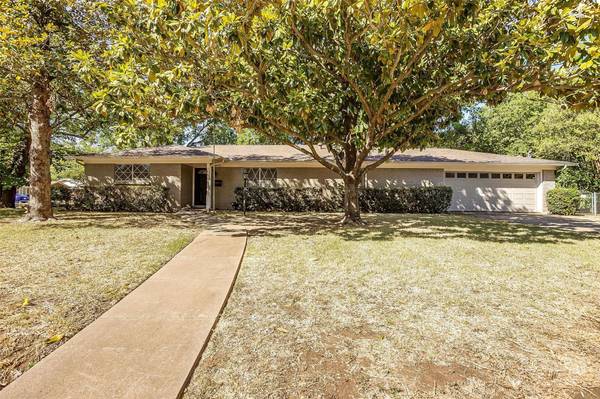 352 S Warren Street, Burleson, TX 76028