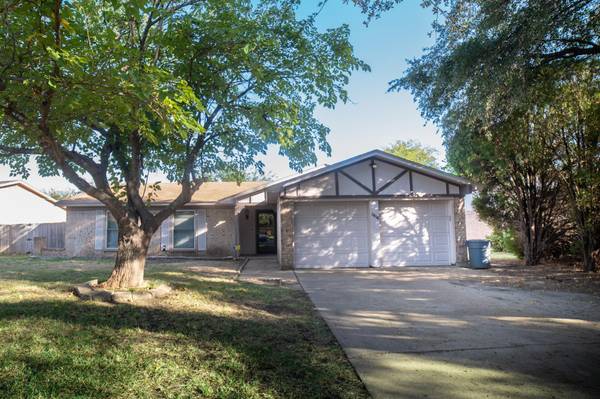 1616 Timberline Drive, Benbrook, TX 76126