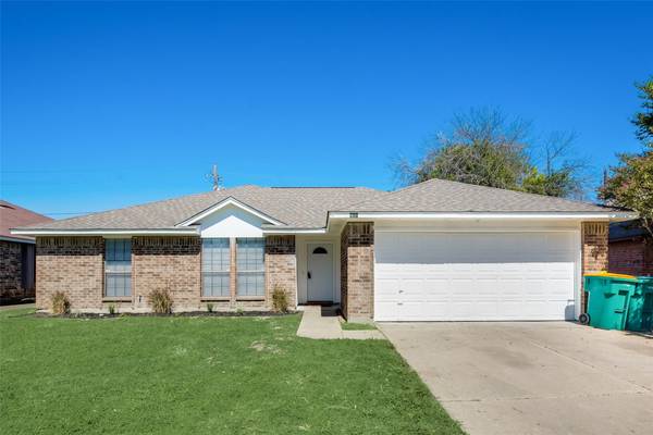 820 Simon Drive, Cedar Hill, TX 75104