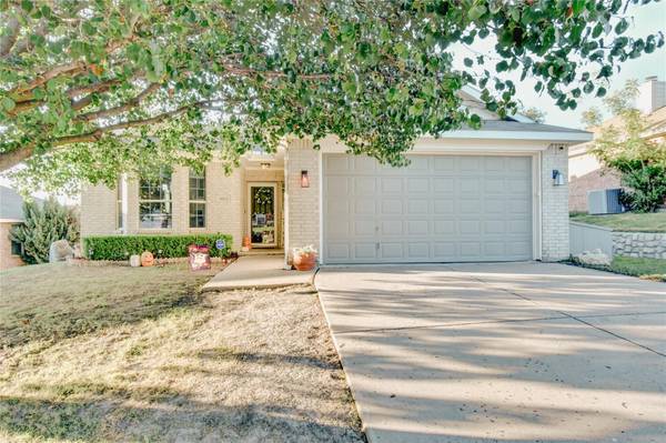 10312 Nelson Drive, Benbrook, TX 76126