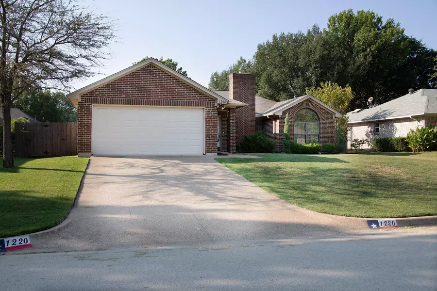 1220 Brazos Drive, Benbrook, TX 76126