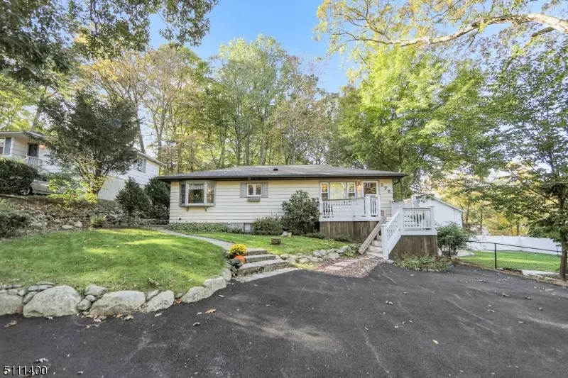 275 Skyline Dr, Ringwood Boro, NJ 07456