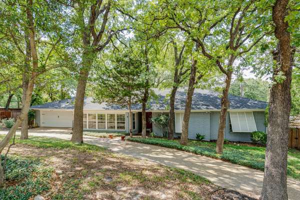 333 Hickory Ridge Drive, Highland Village, TX 75077