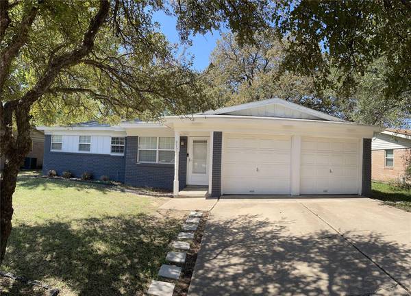 917 Jerry Lane, Bedford, TX 76022