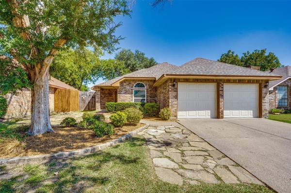 209 Mahogany Drive, Arlington, TX 76018