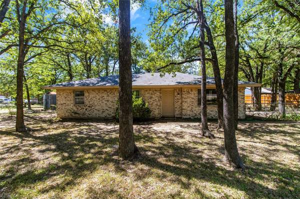 5840 Newt Patterson Road, Mansfield, TX 76063