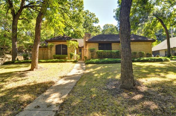 912 Sleepy Hollow Drive, Cedar Hill, TX 75104