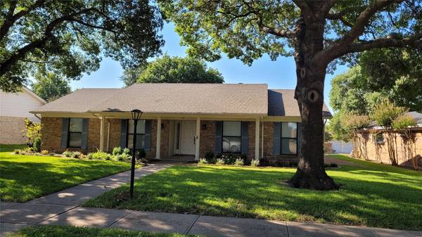 907 Vinecrest Lane, Richardson, TX 75080