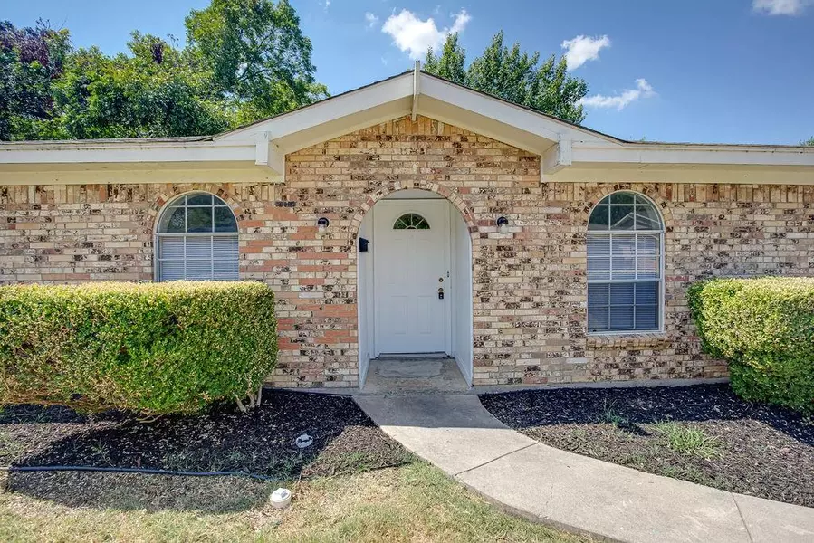 6708 John Drive, Richland Hills, TX 76118