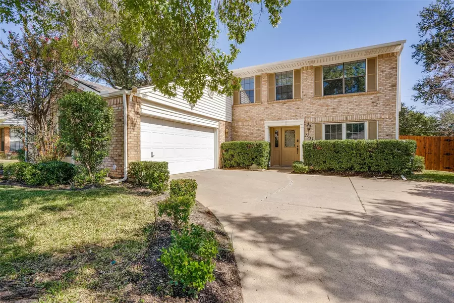 2303 Fall River Drive, Arlington, TX 76006