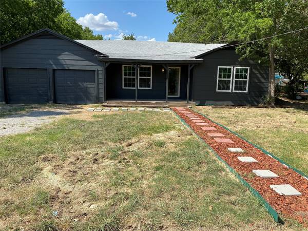 702 W Main Street, Ladonia, TX 75449