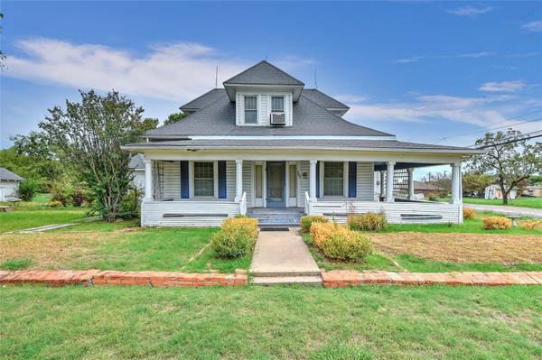 300 W Oak Street, Gunter, TX 75058