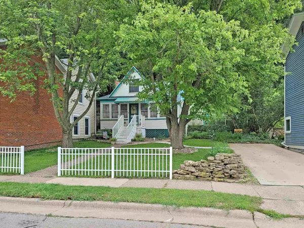 512 Dewey Avenue, Galena, IL 61036