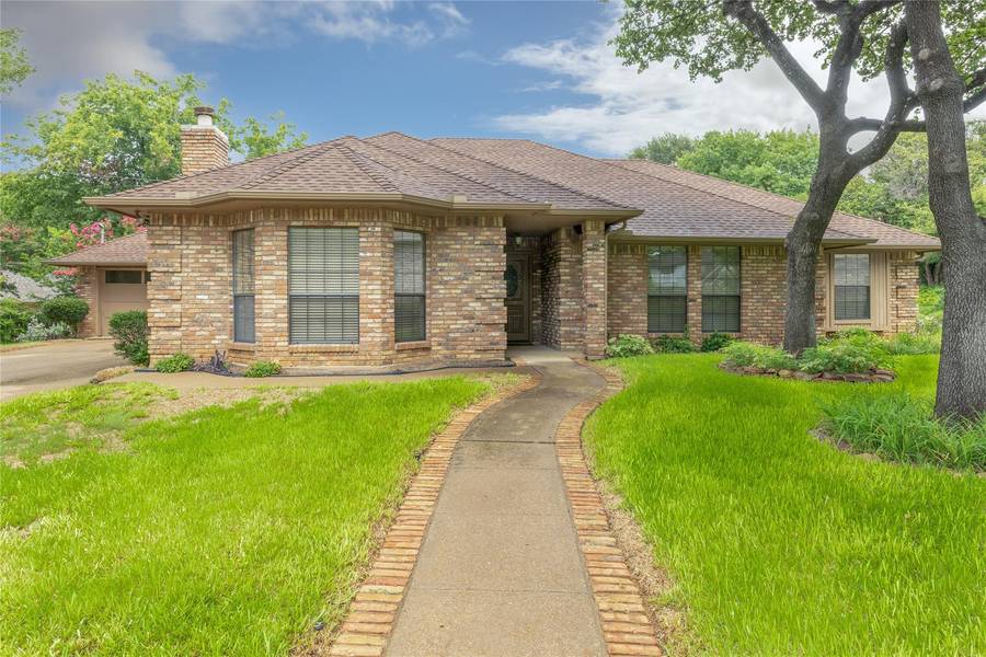 2009 Paddockview Drive, Arlington, TX 76017