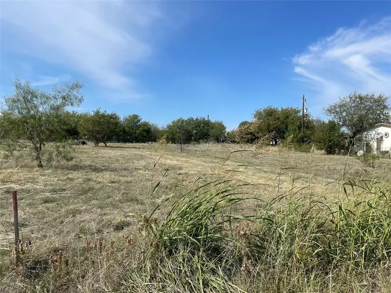 11805 Creekview Road, Crowley, TX 76036