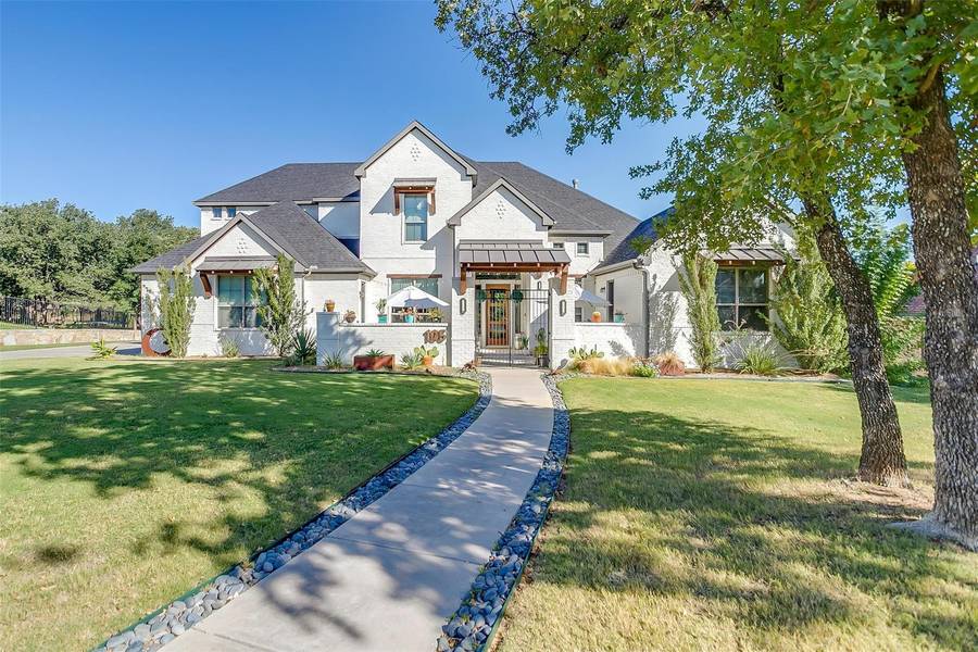 105 Woodview Court, Burleson, TX 76028