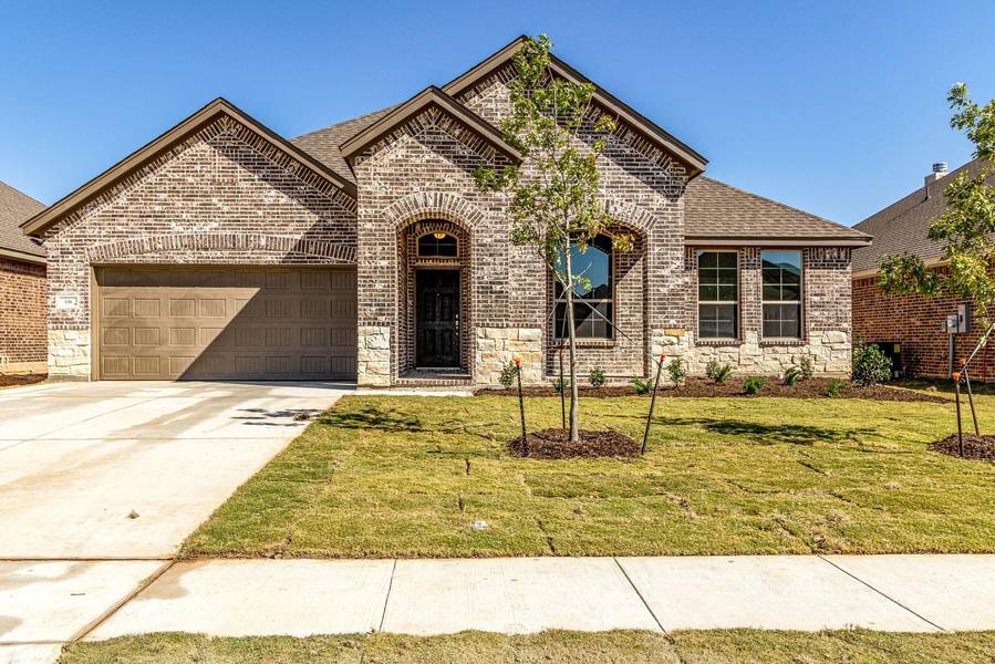 101 Colonial Drive, Joshua, TX 76058