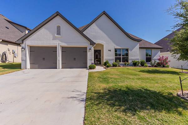 304 Bluffside Trail, Benbrook, TX 76126