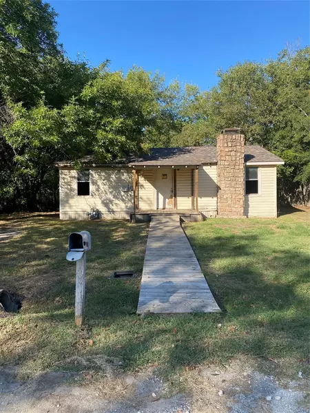 1905 N Main Street, Bonham, TX 75418