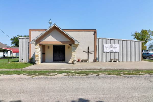 311 N Avenue D, Clifton, TX 76634