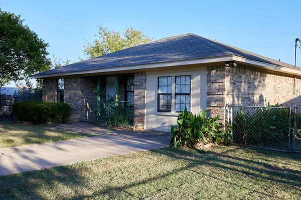 605 Commerce Street, Bardwell, TX 75119