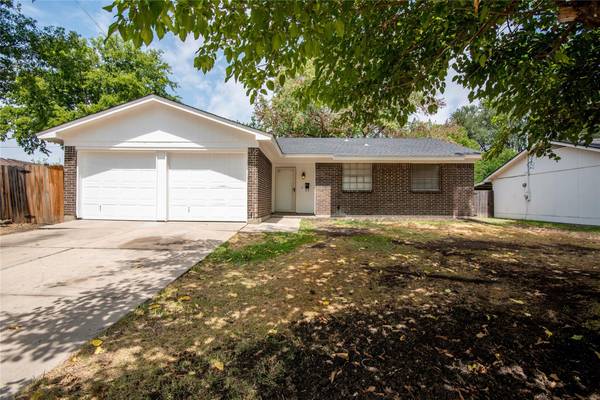 642 Lisa Street, Burleson, TX 76028