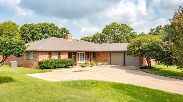 8921 Crosswind Drive, Fort Worth, TX 76179