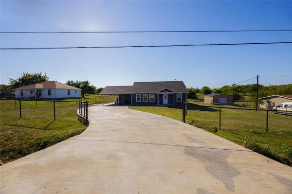 9209 Giant Drive, Joshua, TX 76058