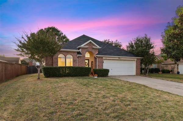 701 River Oak Way, Lake Dallas, TX 75065