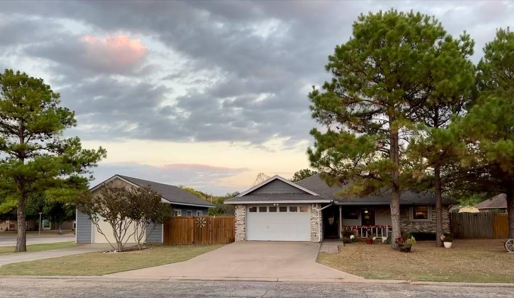 260 N Laramie Circle, Pilot Point, TX 76258