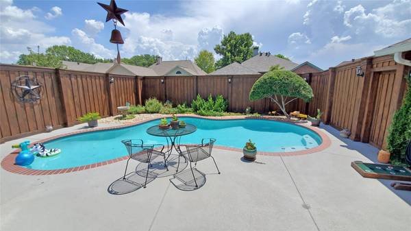 1306 Red Maple Drive, Carrollton, TX 75007