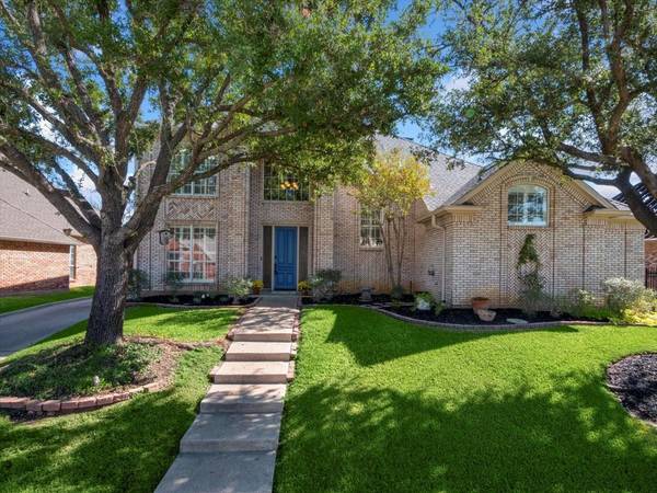 8 Grant Place,  Pantego,  TX 76013