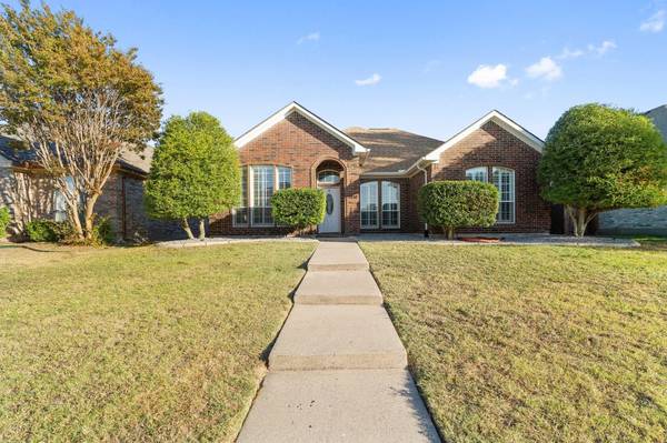 1414 Dutchman Creek Drive, Desoto, TX 75115