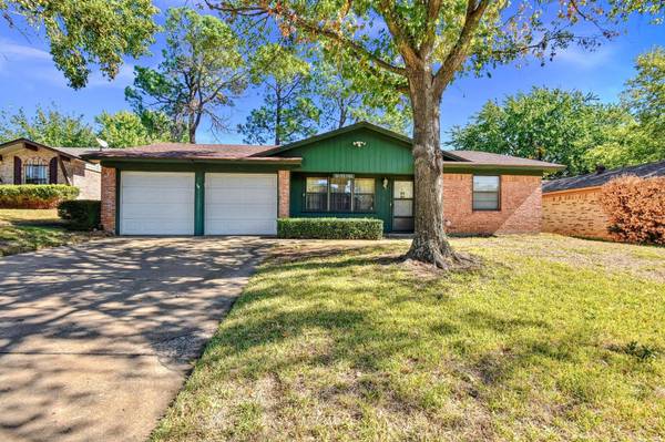 706 S Hyde Park Avenue, Denison, TX 75020