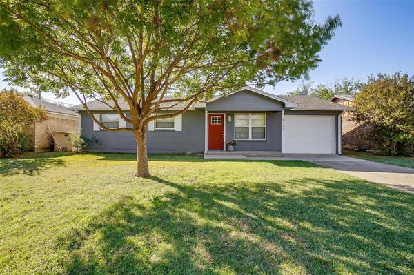 8421 Ronnie Street, White Settlement, TX 76108