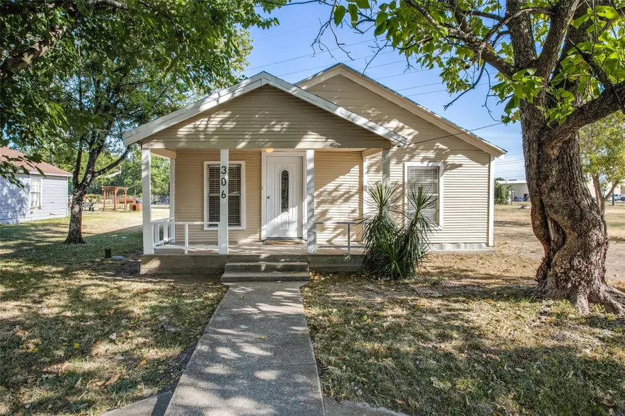 306 Avenue A, Ennis, TX 75119