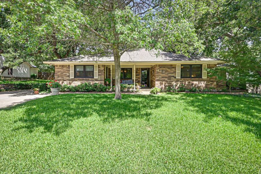 113 NE Rosamond Street, Burleson, TX 76028